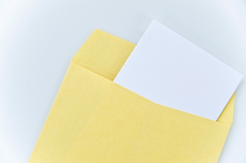 書類を入れる封筒の正しい折り方 ビジネスマナー ビズパーク