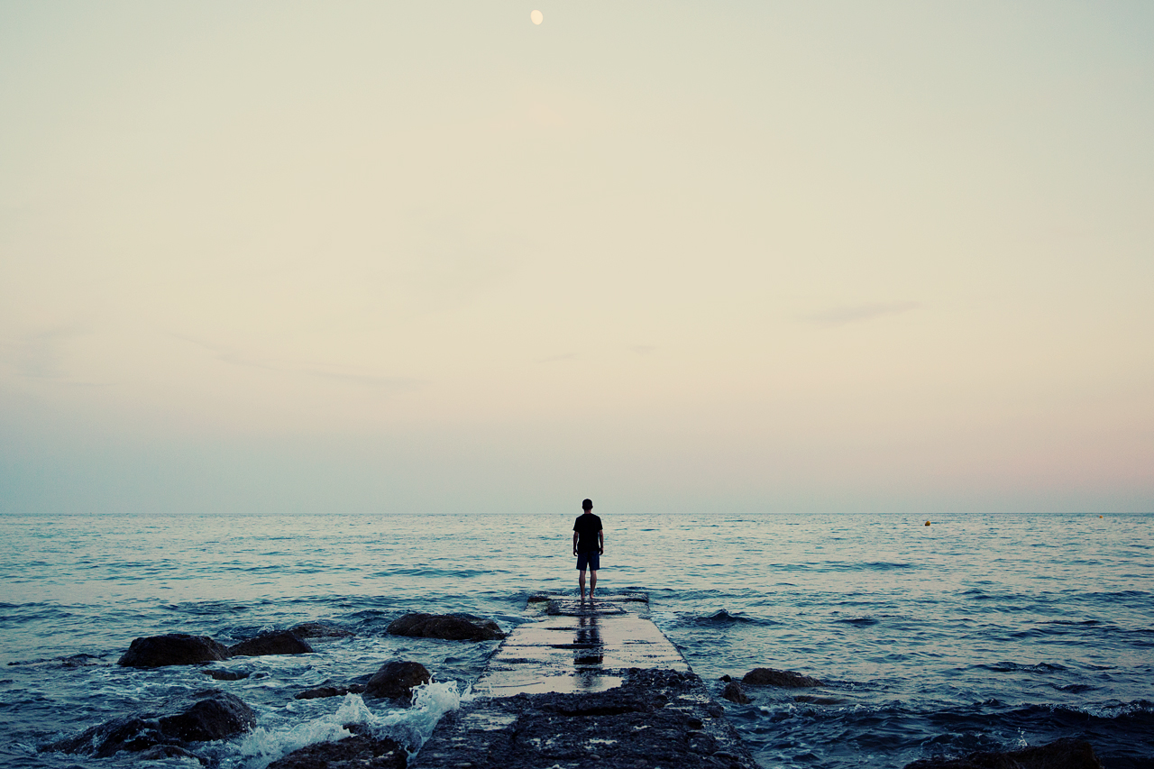 2015 04 life of pix free stock photos sea peaople water waves back sunset joshua earle