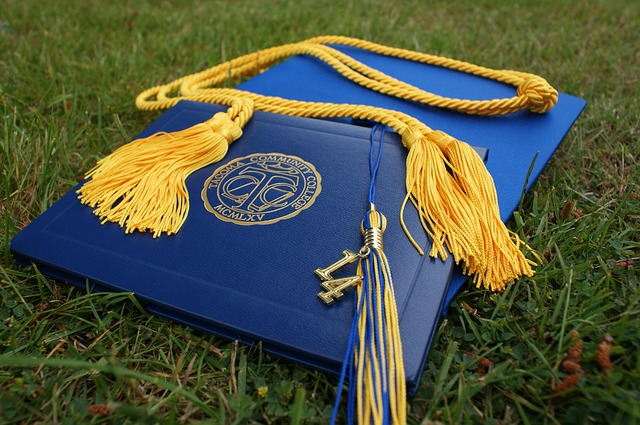 Graduation 907565 640